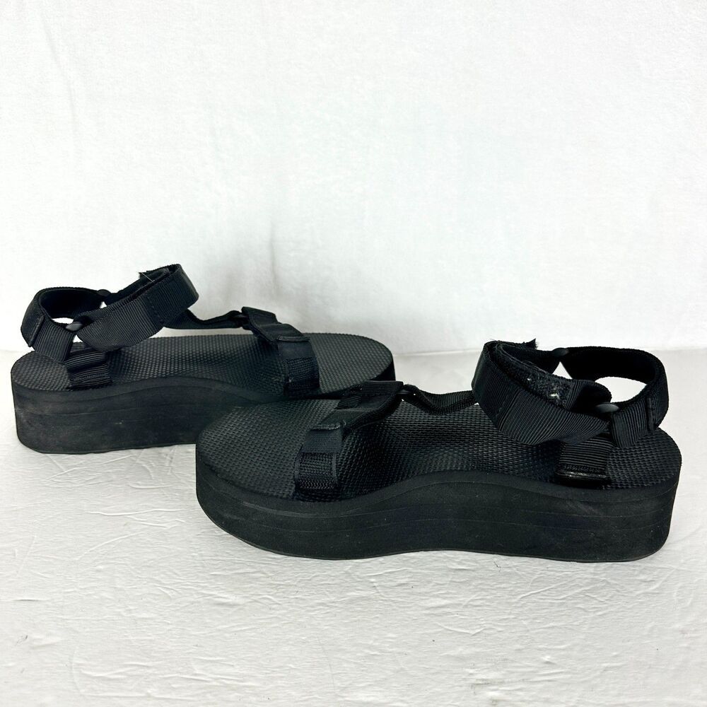 Teva Women's Flatform Universal Sandal Size 6 Black Outdorr Gorpcore Hiking - Picture 3 of 8